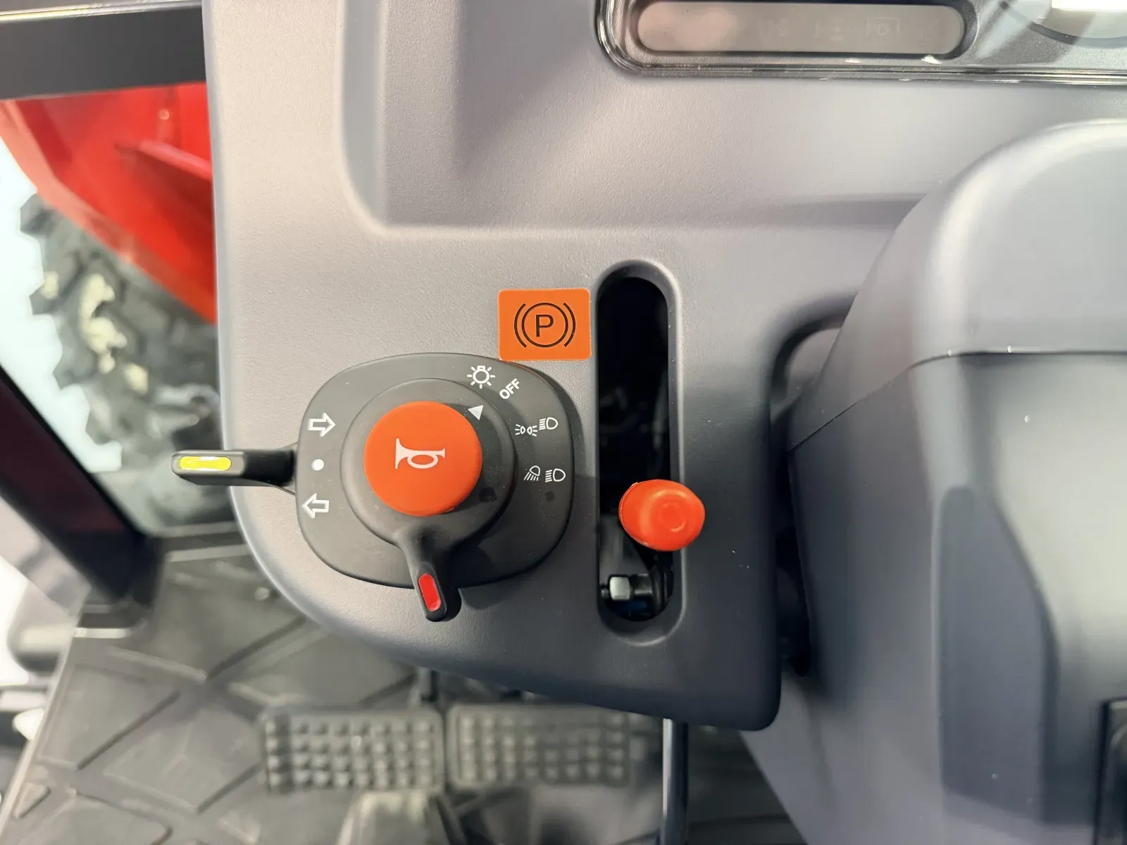 Kioti DK6020SE photo 16