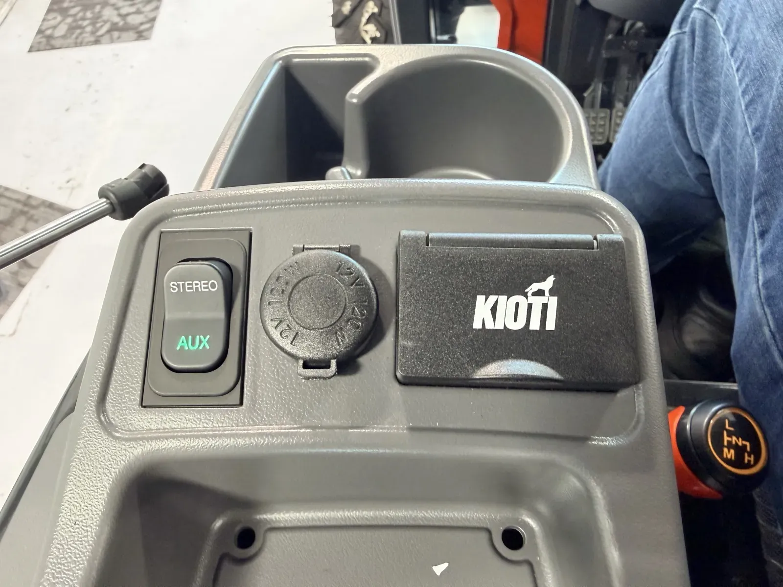 Kioti DK6020SE photo 22