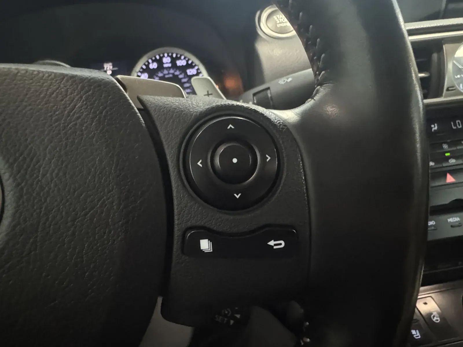 Lexus IS photo 29