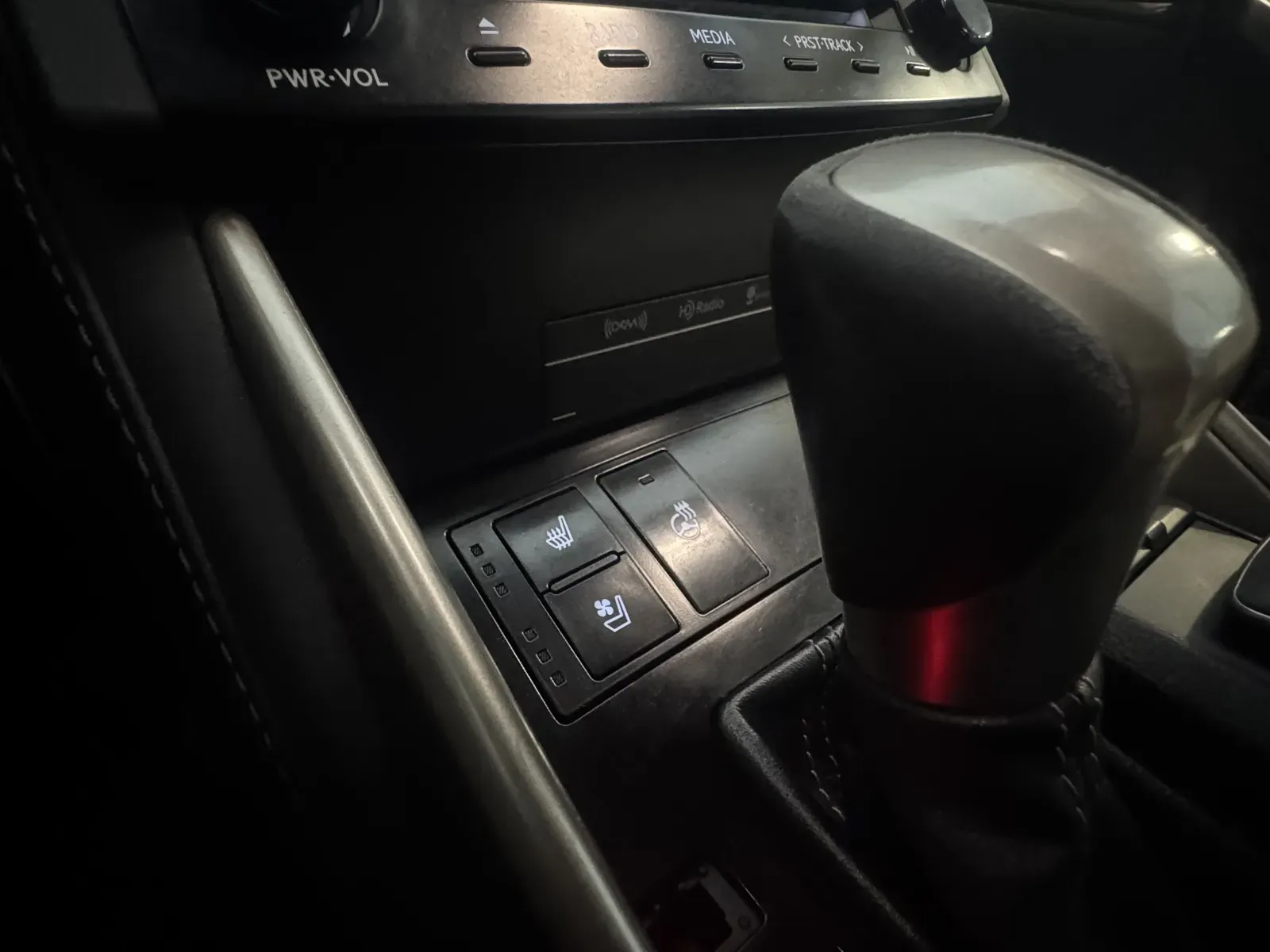 Lexus IS photo 32