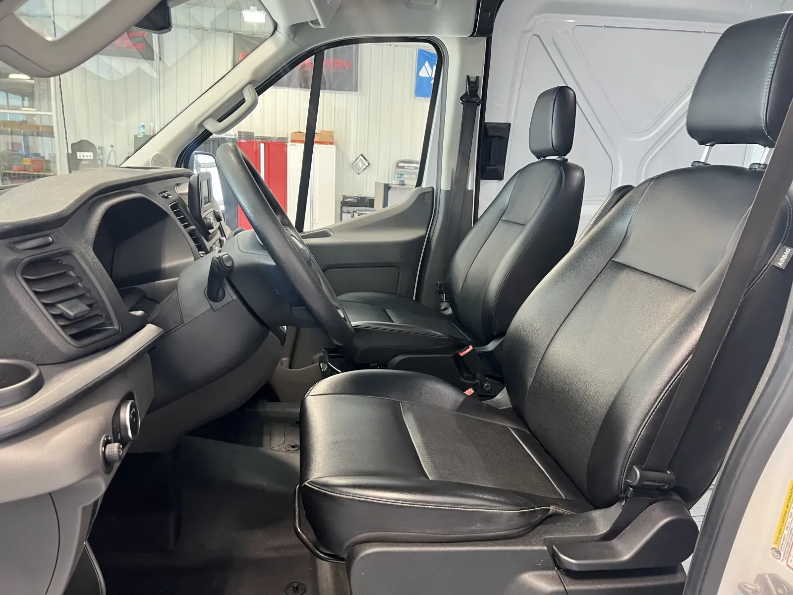 Ford Transit-250 photo 12
