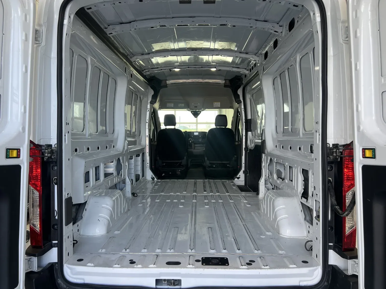 Ford Transit-250 photo 13