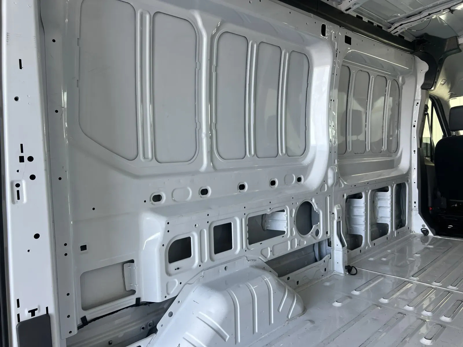 Ford Transit-250 photo 17