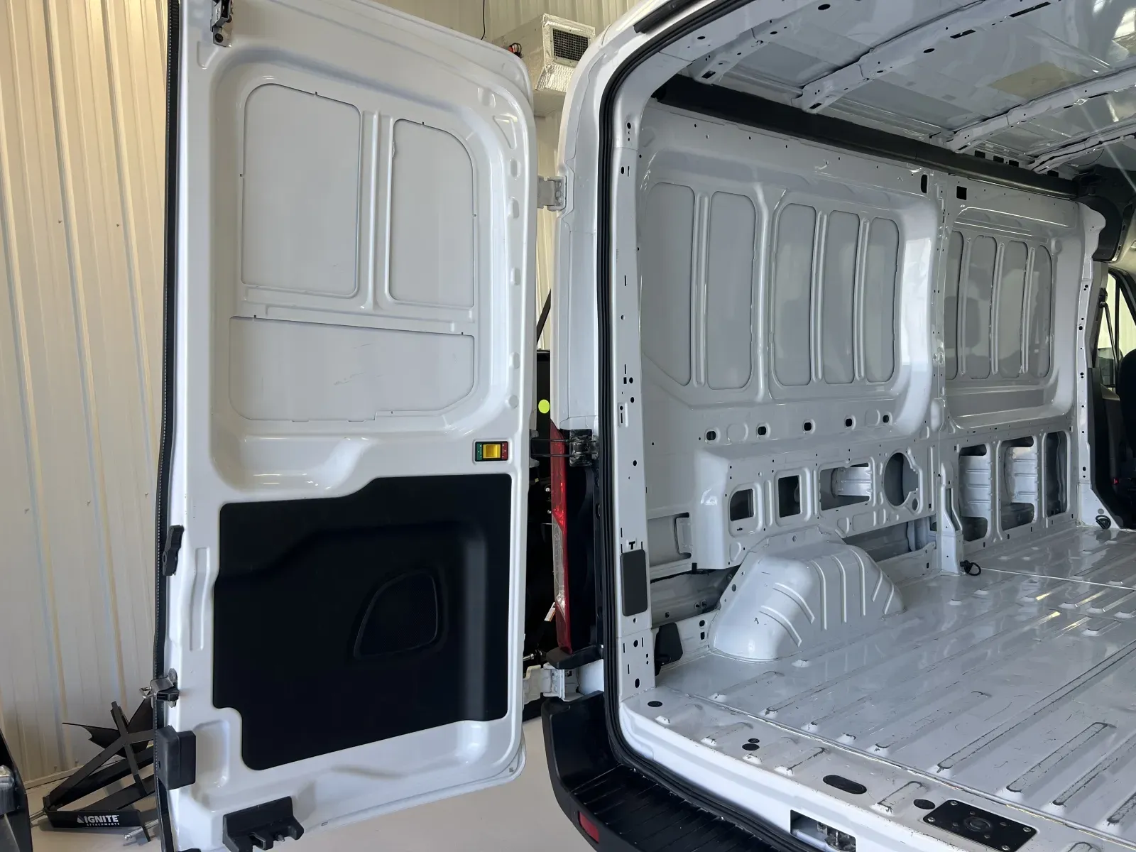 Ford Transit-250 photo 14