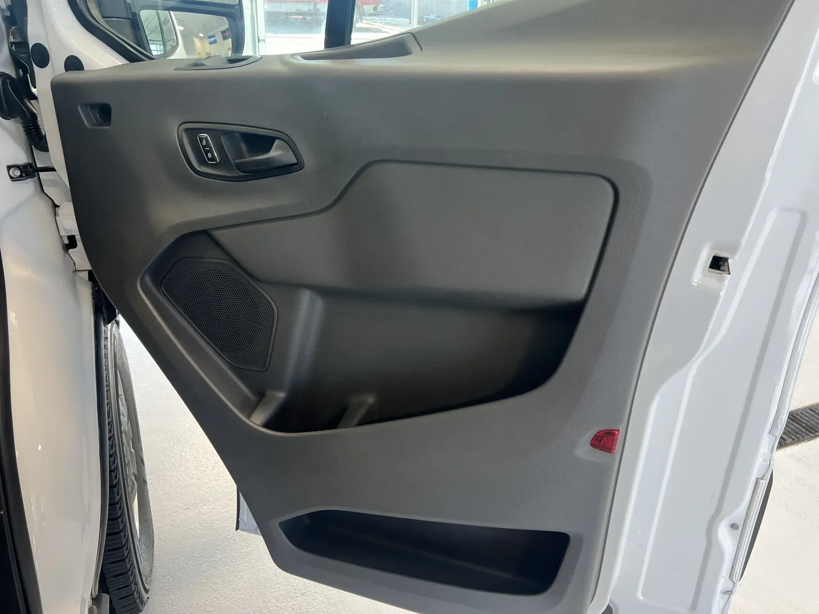 Ford Transit-250 photo 24