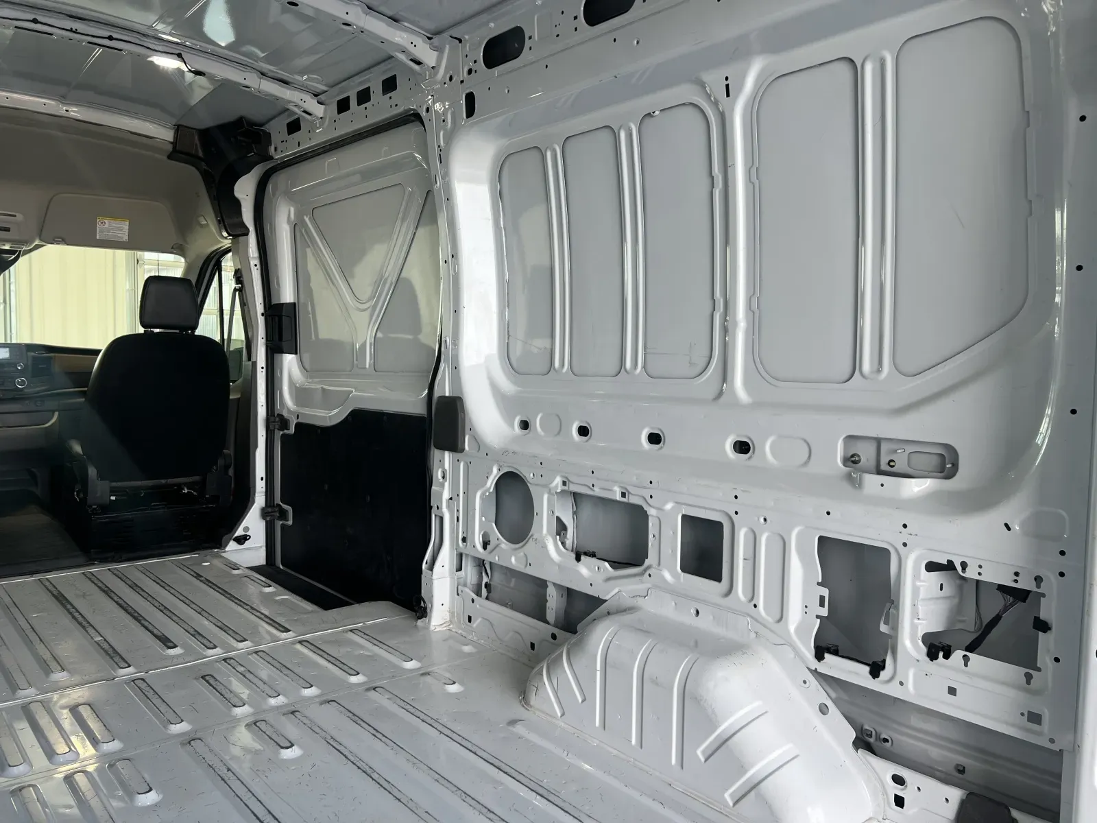 Ford Transit-250 photo 18