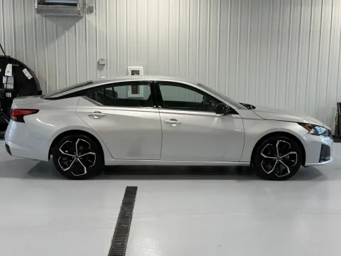 Photos of 2024 Nissan Altima 2.5 SR for sale in Tea, SD at CarSwap