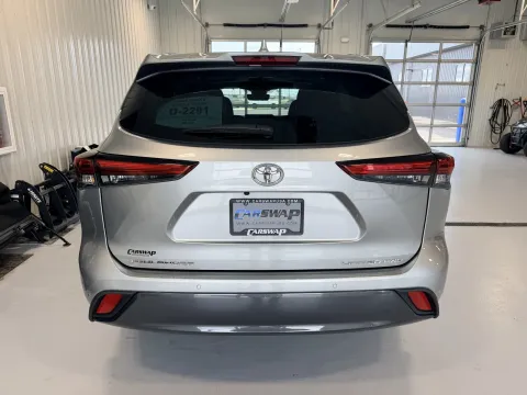 More photos of 2022 Toyota Highlander Limited at CarSwap, SD