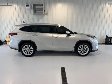 Photos of 2022 Toyota Highlander Limited for sale in Tea, SD at CarSwap