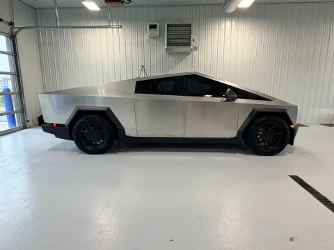 Photos of 2025 Tesla Cybertruck for sale in Tea, SD at CarSwap
