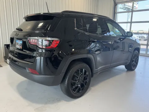 Photos of 2023 Jeep Compass Altitude for sale in Tea, SD at CarSwap