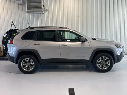 Photos of 2019 Jeep Cherokee Trailhawk for sale in Tea, SD at CarSwap