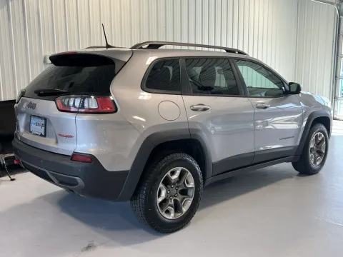 Another view of 2019 Jeep Cherokee Trailhawk for sale in Tea, SD at CarSwap