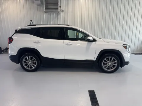 Photos of 2024 GMC Terrain SLT for sale in Tea, SD at CarSwap
