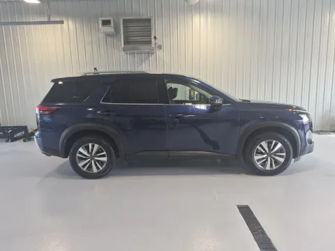 Photos of 2025 Nissan Pathfinder SL for sale in Tea, SD at CarSwap