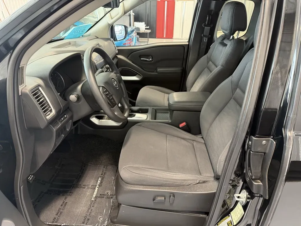 Nissan Frontier photo 10