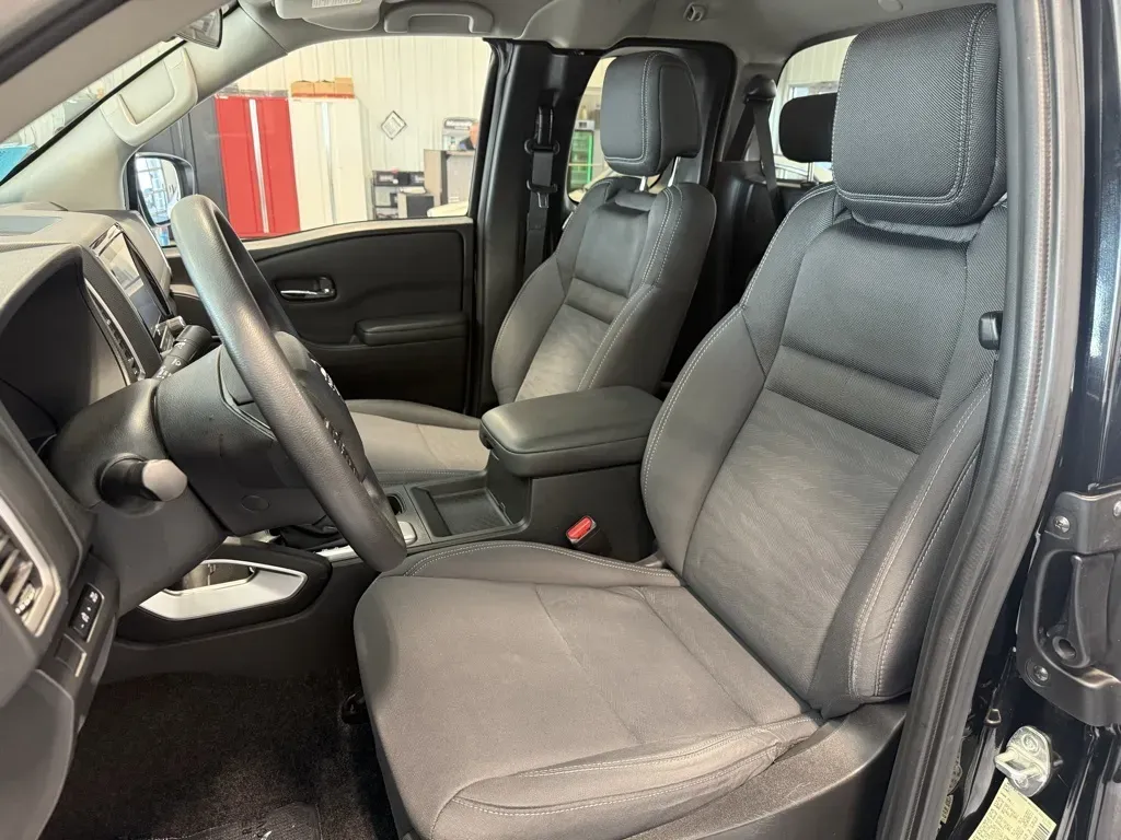 Nissan Frontier photo 11