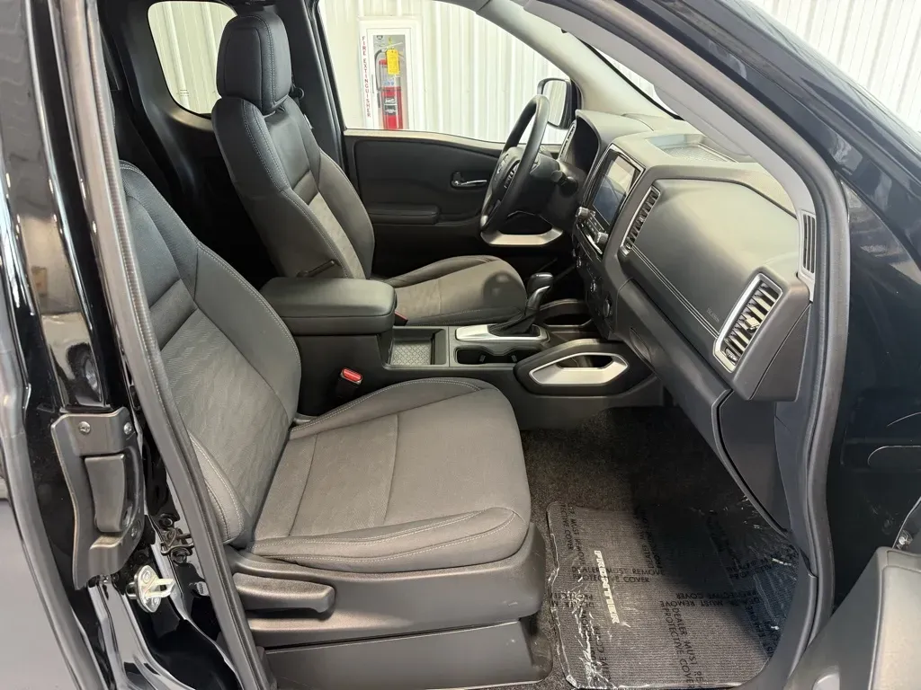 Nissan Frontier photo 19
