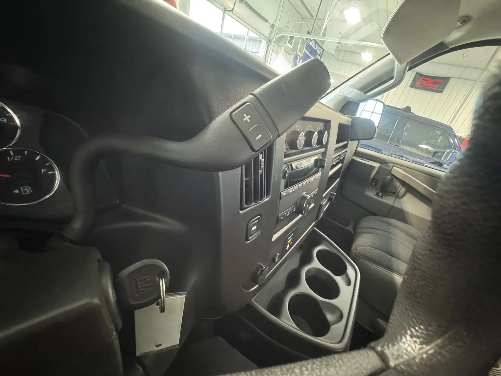 GMC Savana photo 23
