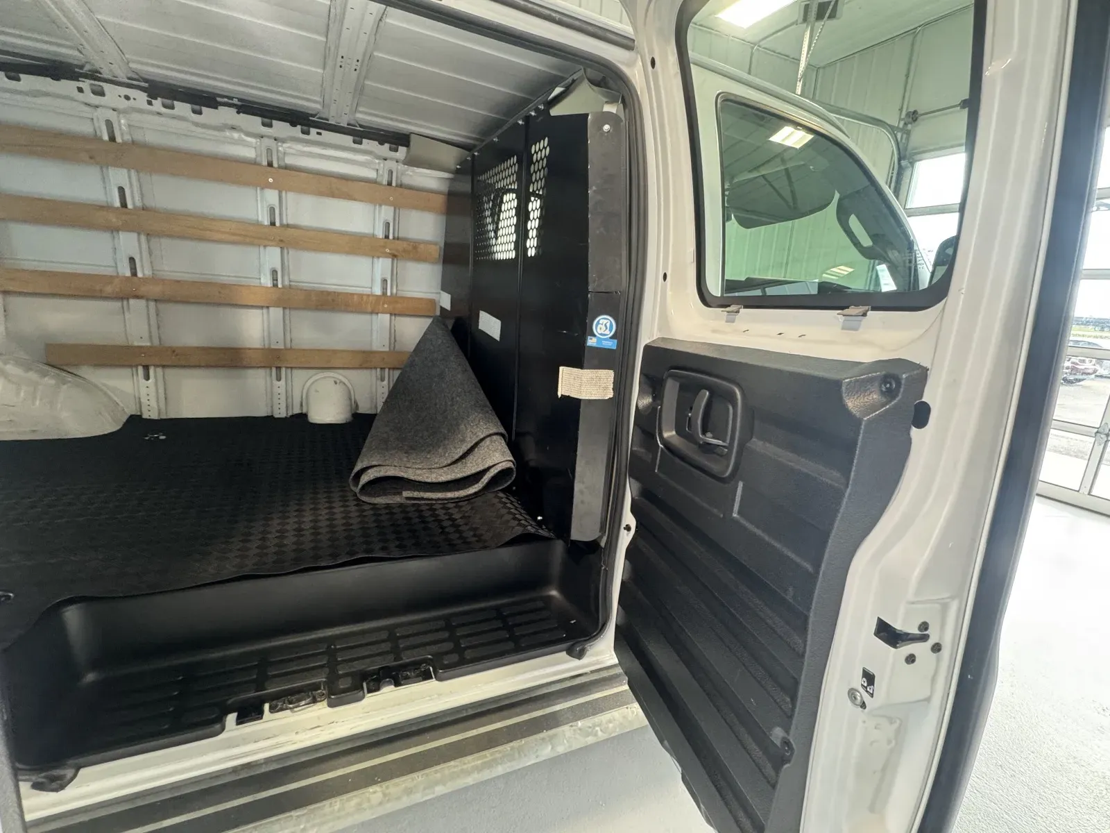 GMC Savana photo 14