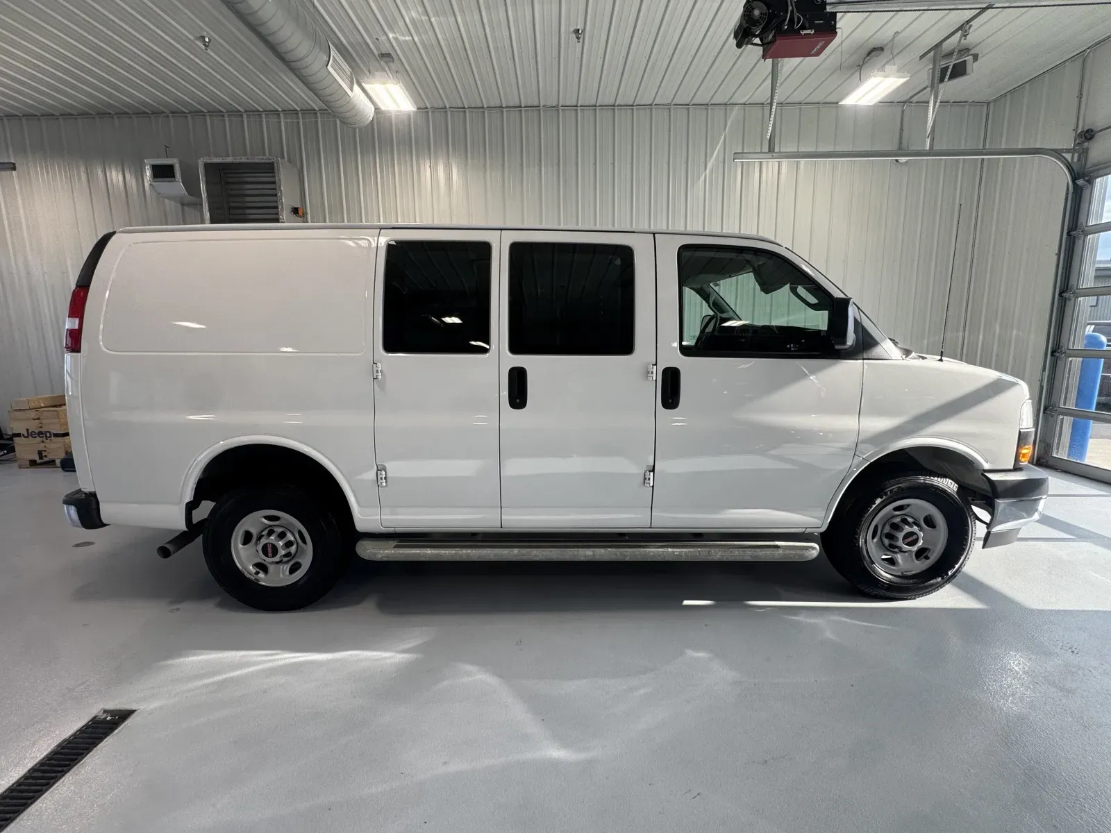 GMC Savana photo 2