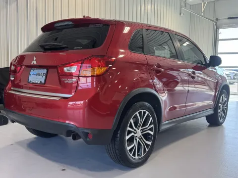 More photos of 2017 Mitsubishi Outlander Sport 2.0 ES at CarSwap, SD