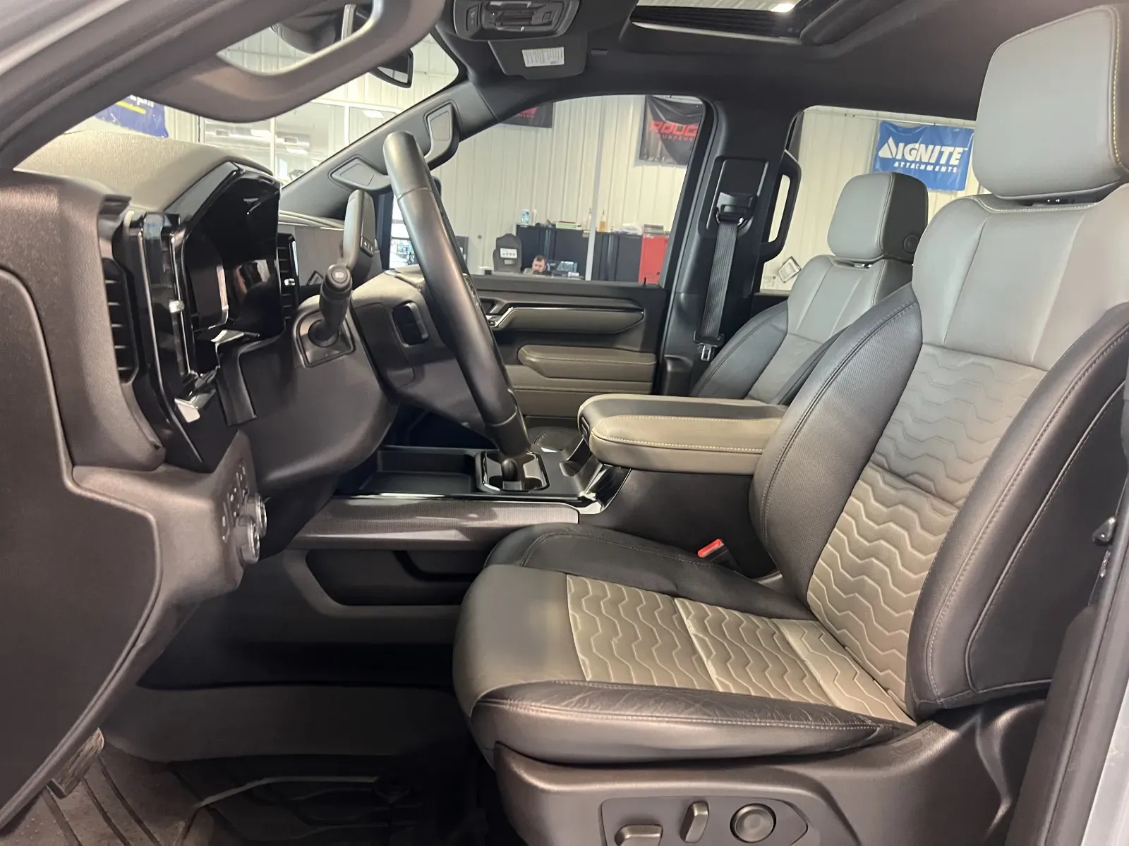 Chevrolet Silverado photo 13
