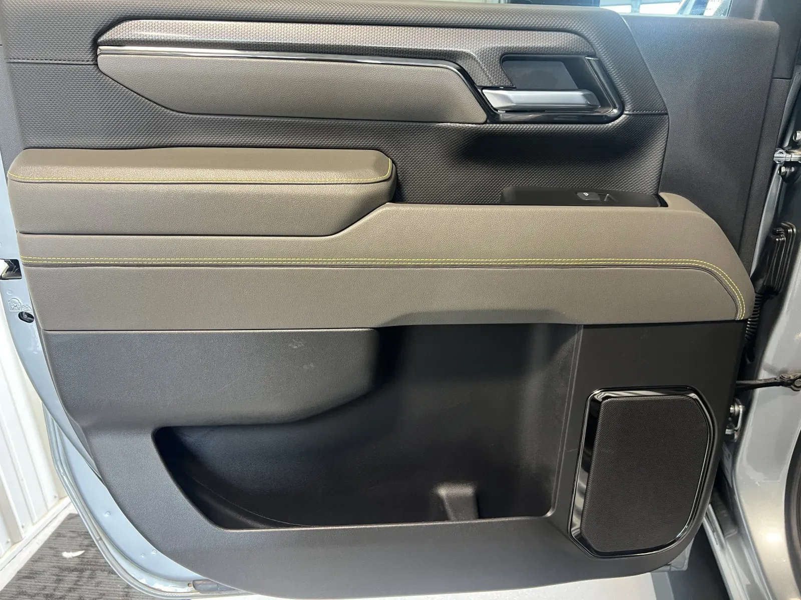 Chevrolet Silverado photo 16