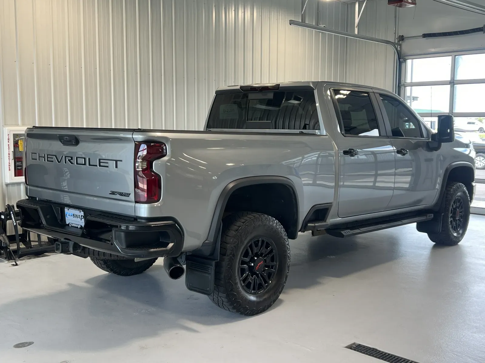 Chevrolet Silverado photo 3