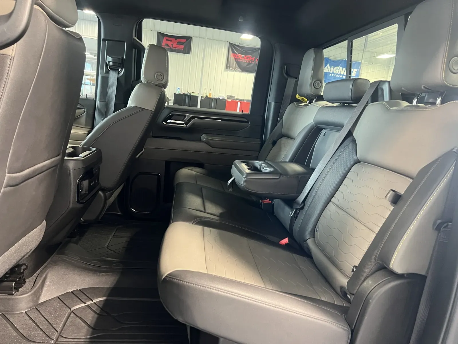 Chevrolet Silverado photo 19