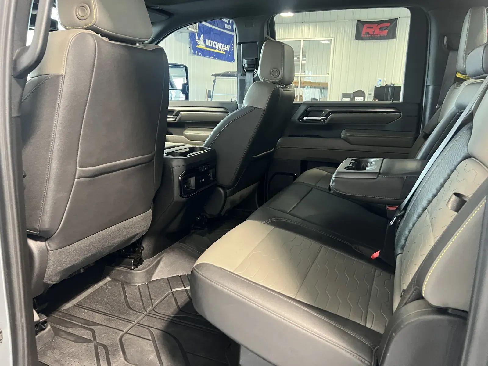 Chevrolet Silverado photo 17