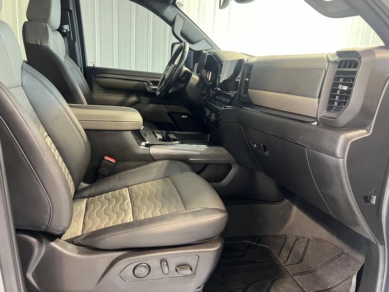 Chevrolet Silverado photo 35