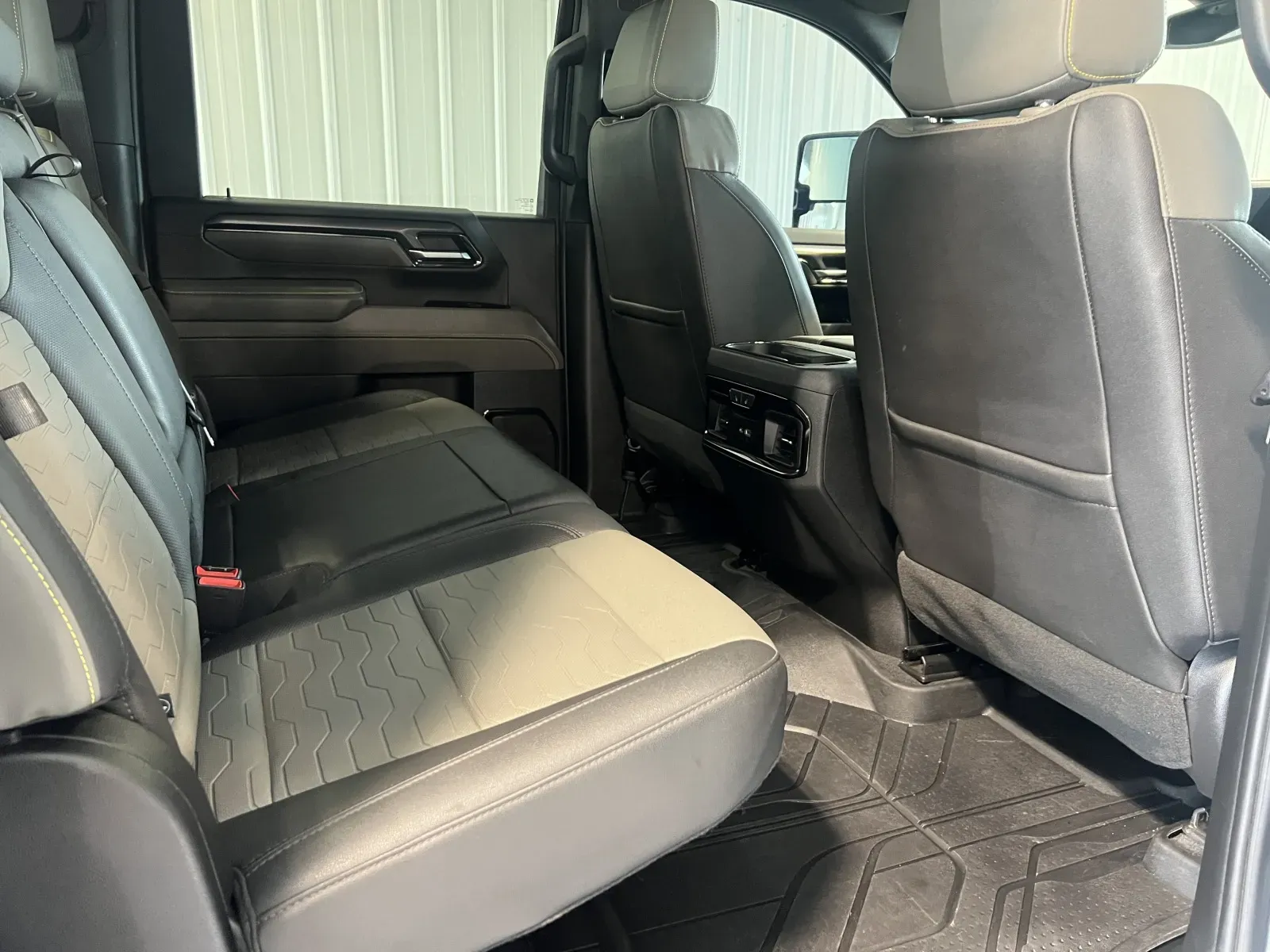 Chevrolet Silverado photo 29