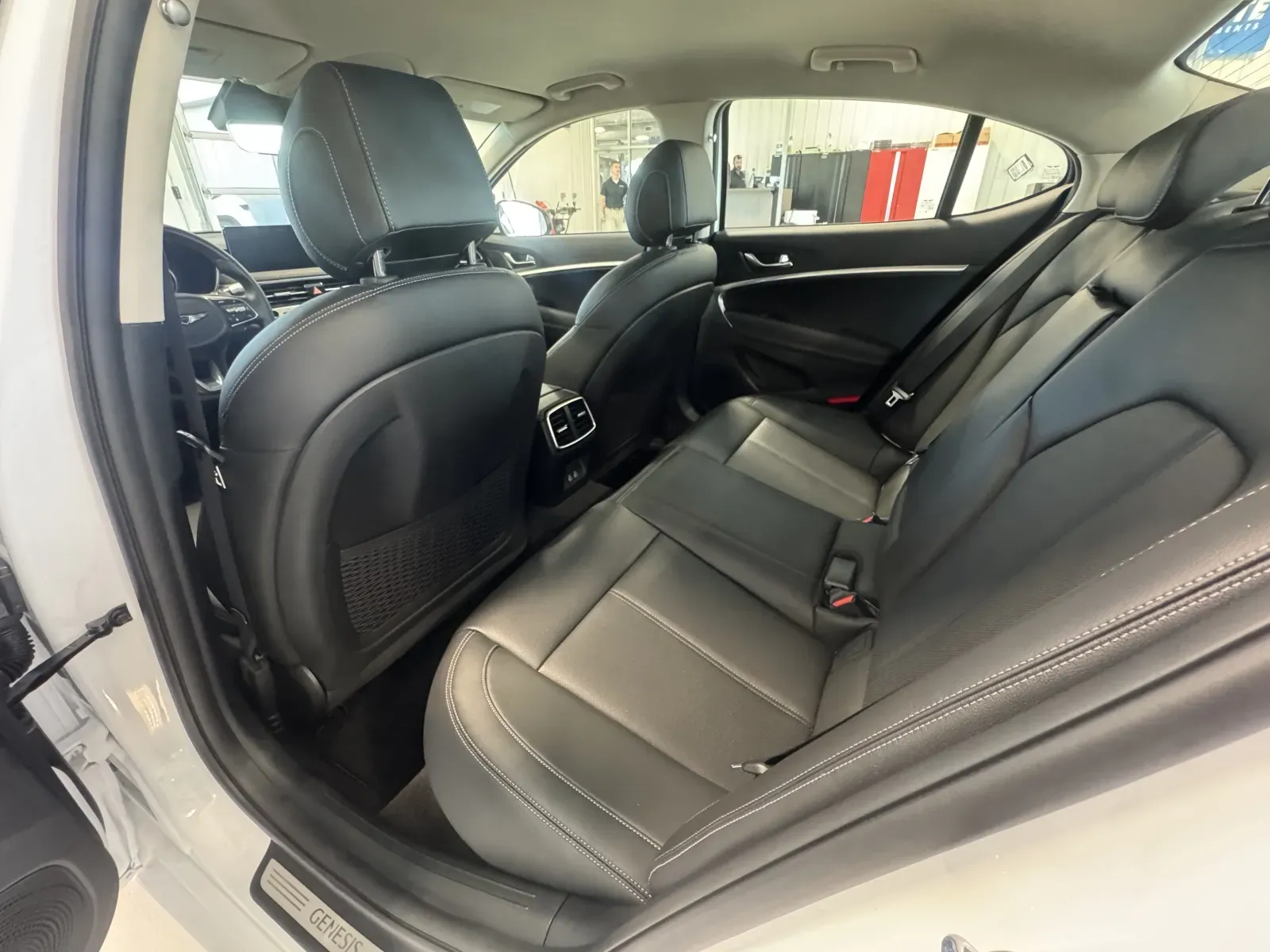 Genesis G70 photo 13