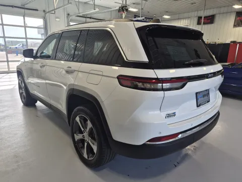 More photos of 2022 Jeep Grand Cherokee 4xe at CarSwap, SD
