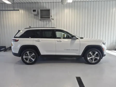 Photos of 2022 Jeep Grand Cherokee 4xe for sale in Tea, SD at CarSwap