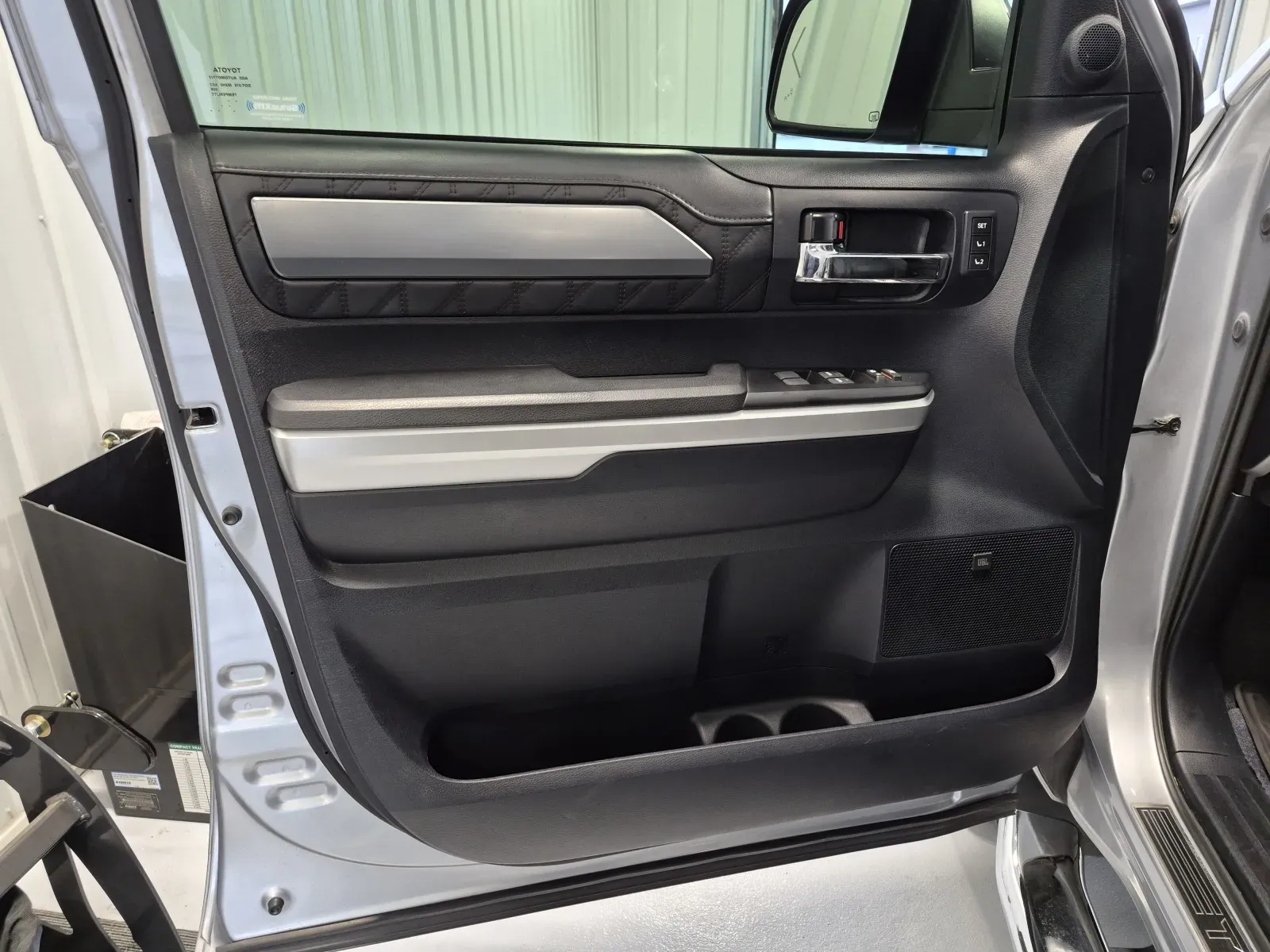 Toyota Tundra photo 8