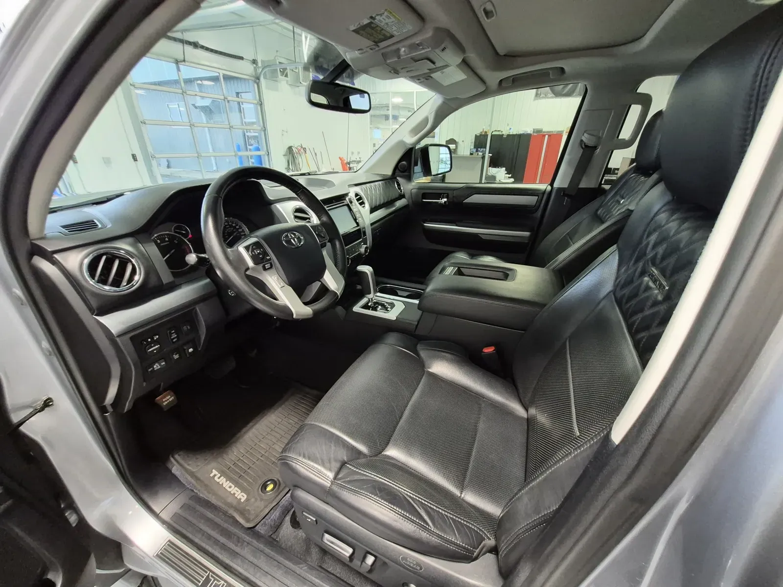 Toyota Tundra photo 9