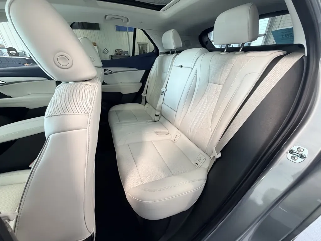 Buick Envision photo 16