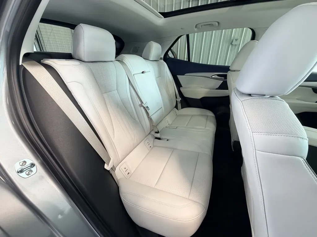Buick Envision photo 26