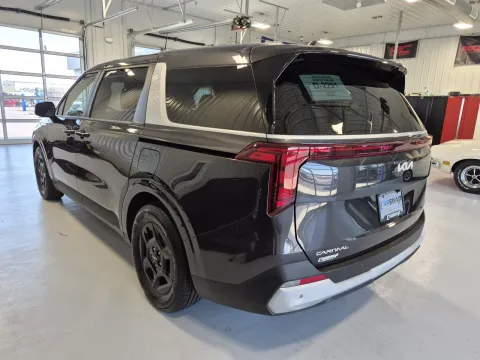 More photos of 2025 Kia Carnival LXS at CarSwap, SD