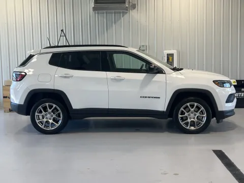 Photos of 2023 Jeep Compass Latitude Lux for sale in Tea, SD at CarSwap