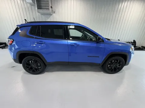 Photos of 2025 Jeep Compass Latitude for sale in Tea, SD at CarSwap