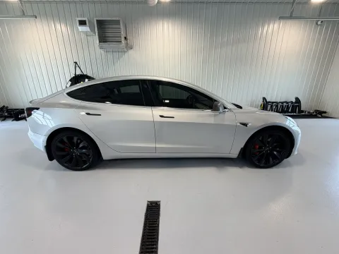 Photos of 2018 Tesla Model 3 Performance for sale in Tea, SD at CarSwap