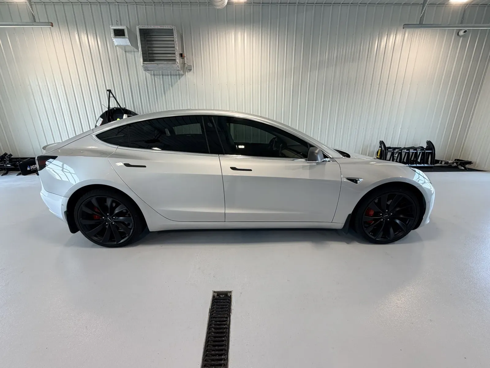 Tesla Model 3 photo 2