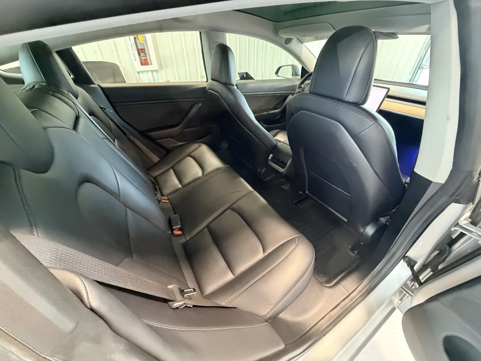 Tesla Model 3 photo 22