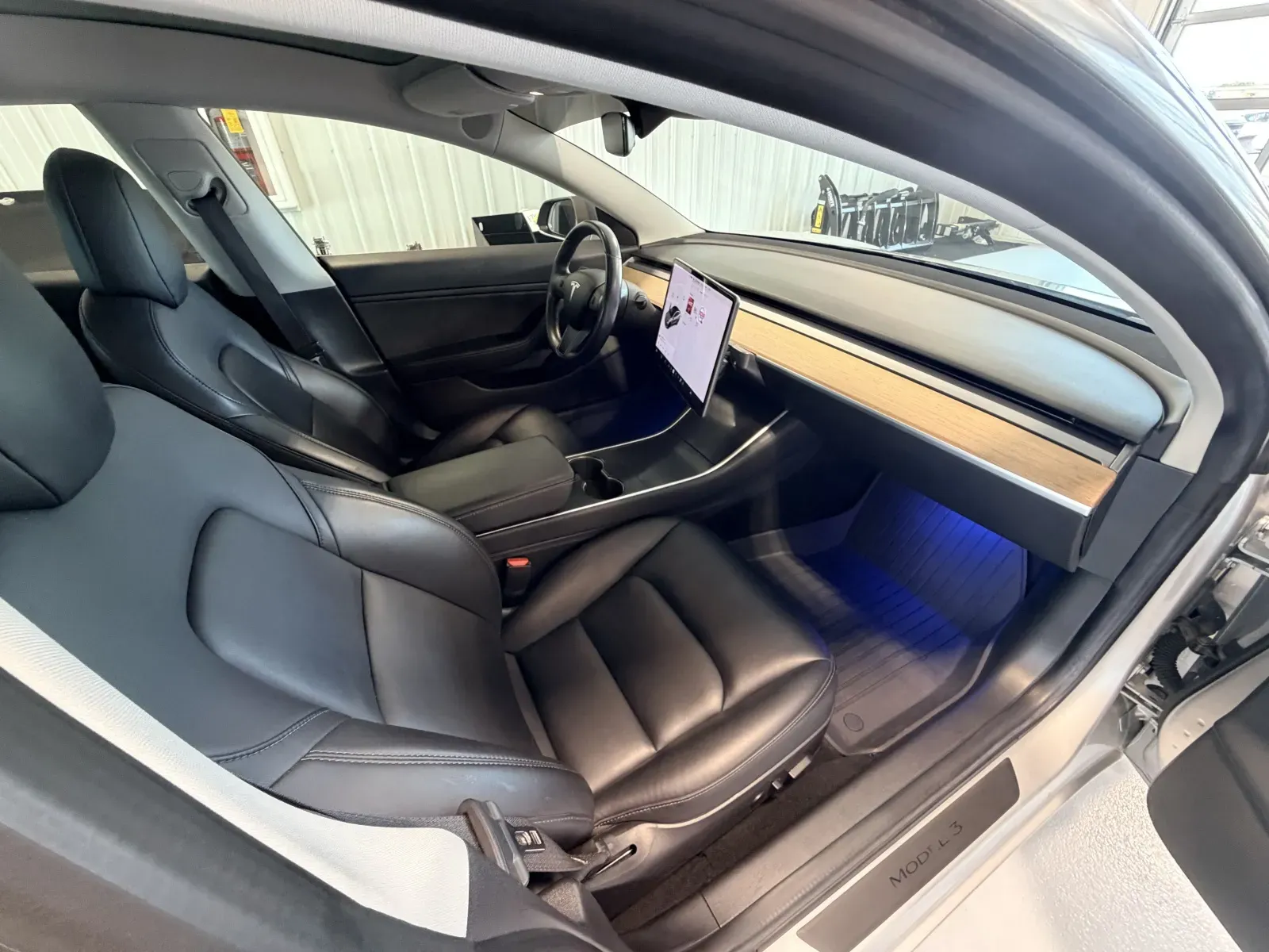Tesla Model 3 photo 26