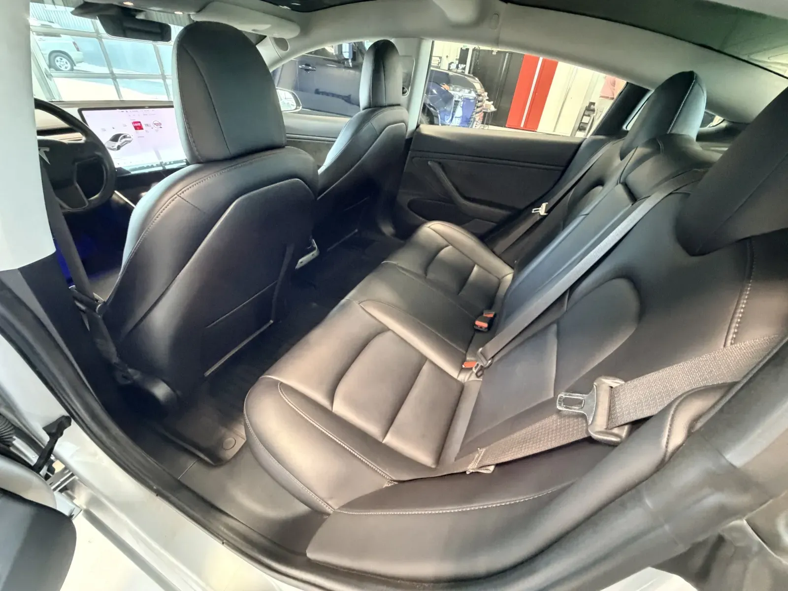 Tesla Model 3 photo 18