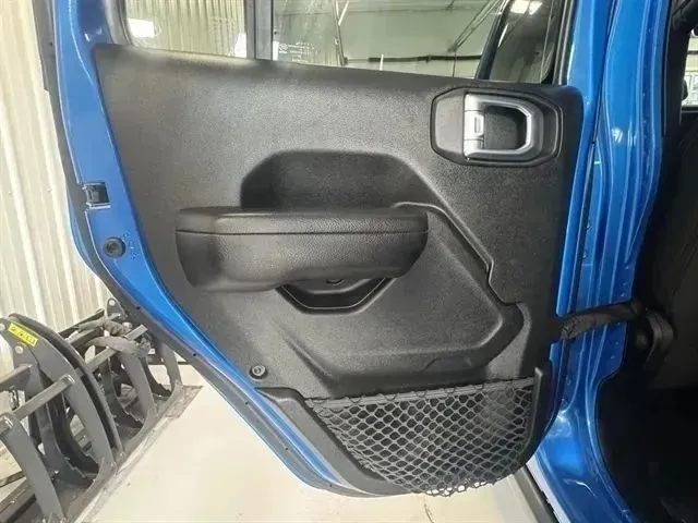 Jeep Wrangler photo 11
