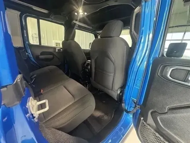Jeep Wrangler photo 17